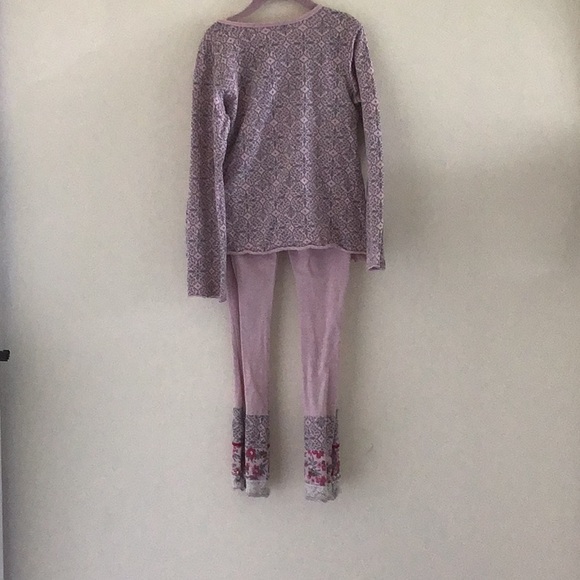 Girls shirt and pants - Picture 3 of 3